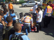 بالصور: إصابة متوسطة لسائق دراجة نارية بحادث طرق في مدينة اللد 